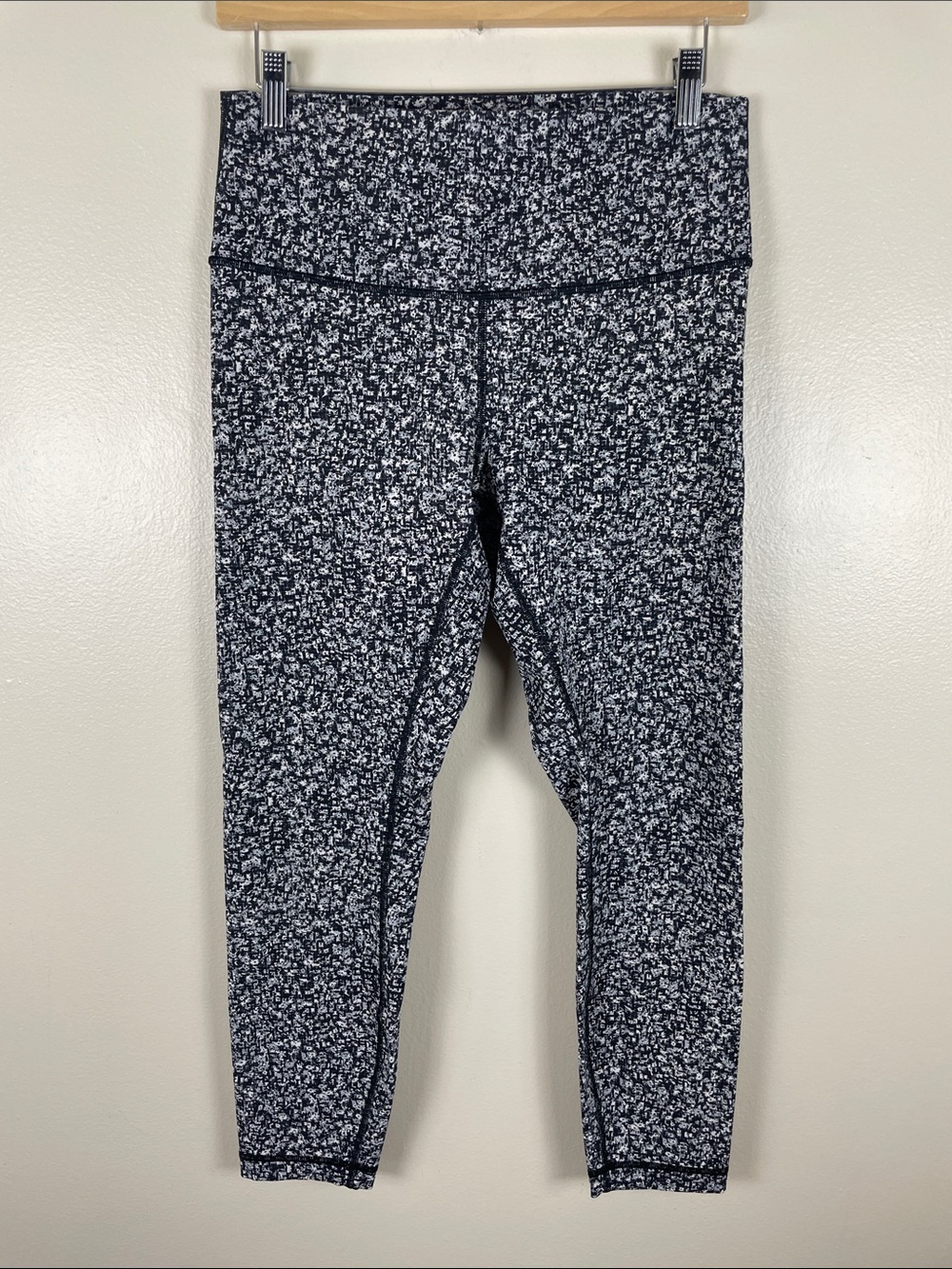 lululemon athletica Black & Grey Speckled Leggings. Size 10 - Picture 1 of 6